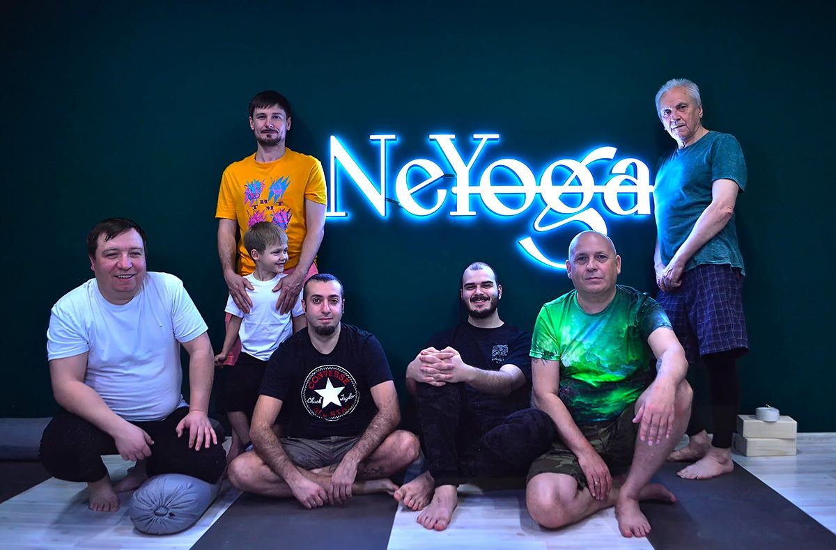NEYOGA: как в России появилась студия йоги только для мужчин