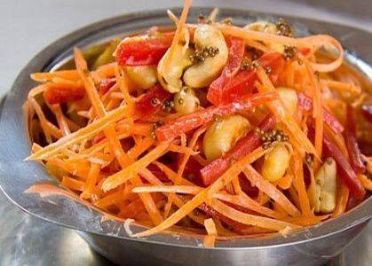 Морковь, кешью и финики в йогурте