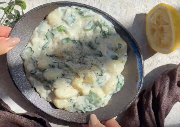 Ньокки с лимонным соусом и веганским пармезаном