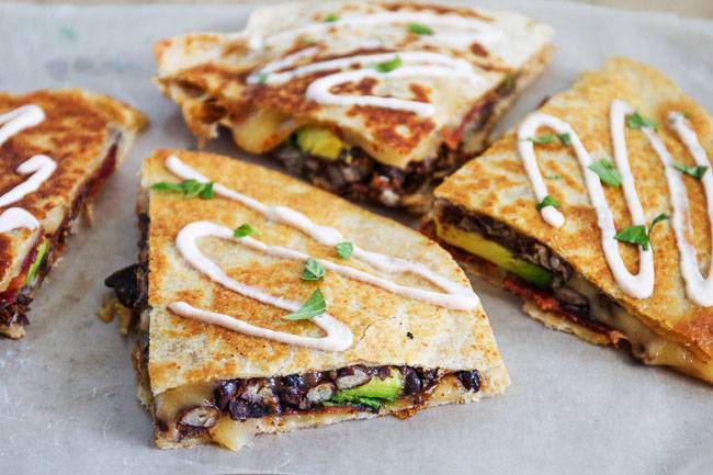 Кесадилья с чёрной фасолью