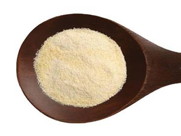 Манная каша с бананом и изюмом