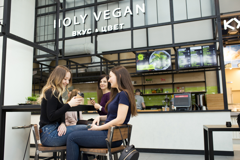 В Москве открылась новая точка с веганским фастфудом «Holy Vegan»