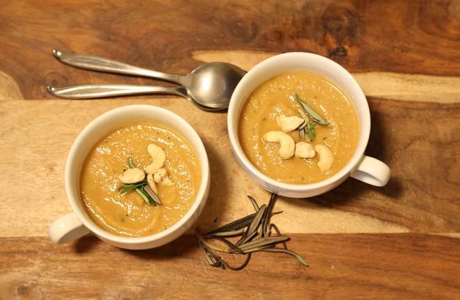 Cуп с чесноком и пастернаком