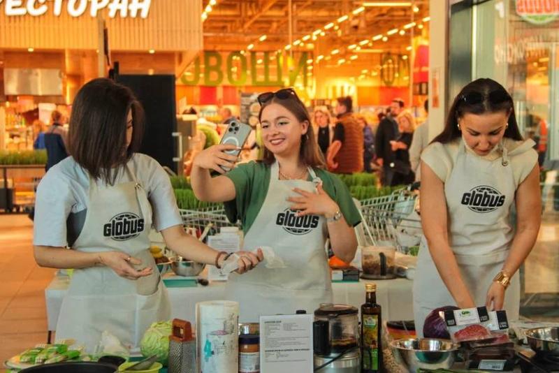 Vegetarian вместе со «Школой хорошего вкуса» и гипермаркетом «Глобус» устроили веганское пиршество с мастер-классами и фуршетом