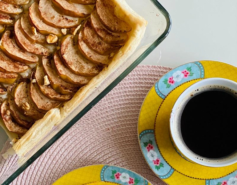 Нежнейший пирог с яблоками 