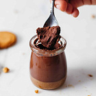 Шоколадно-карамельный десерт в баночках