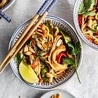 Веганское тайское карри с лапшой