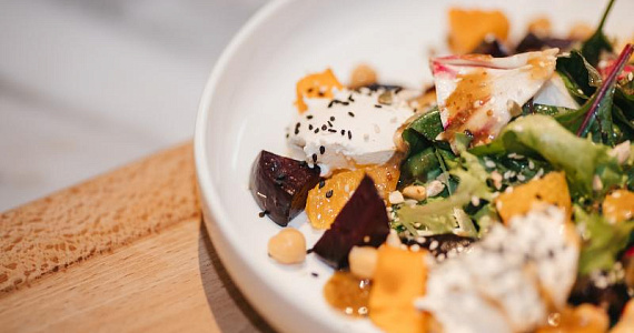 Refresh × Vegetarian запустили коллаборацию в День вегетарианства