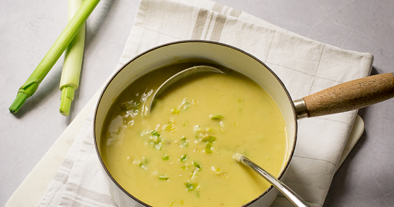 Суп-пюре из лука-порея и картофеля