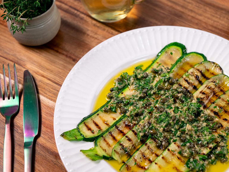 Кабачки на гриле с чесночной заправкой