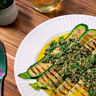 Кабачки на гриле с чесночной заправкой