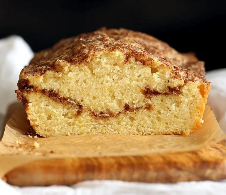 Веганский пирог-завитушка с корицей