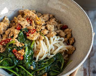 Удон-лапша со шпинатом и тофу