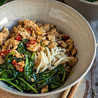 Удон-лапша со шпинатом и тофу