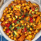 Тушеная цветная капуста с карри и нутом