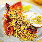 Карамелизированная папайя с гранолой и кокосовым йогуртом