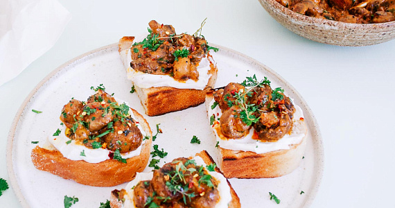 Грибы с кешью-кремом