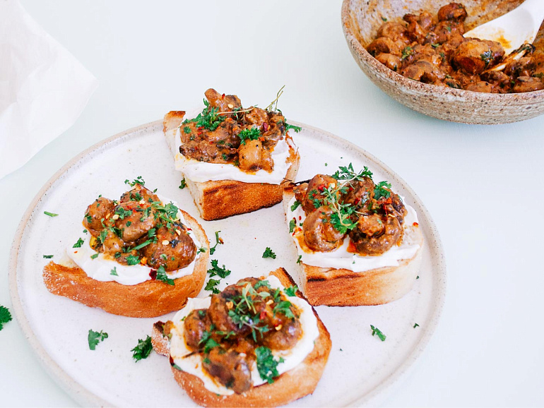 Грибы с кешью-кремом