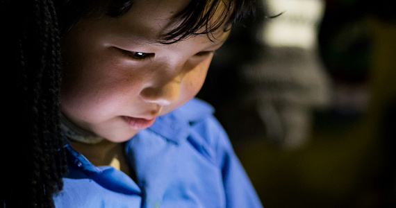 Исследование: раннее использование смартфонов повышает риски для здоровья